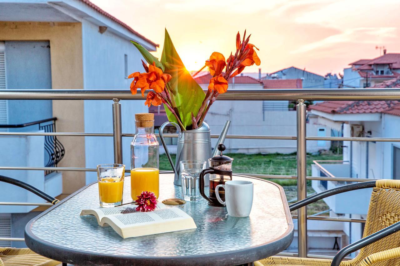 Golden Suites Ofrinion Exterior photo